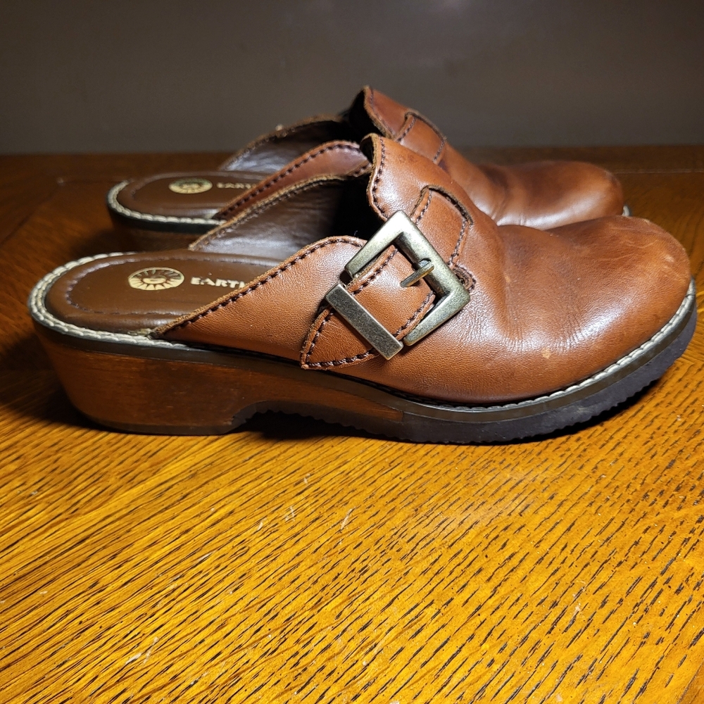 EARTH SHOE Vintage Leather Clogs With Decorative Buckle Women's Sz 7½ EUC